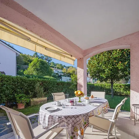 بيت للعطل Lucerna Due-5 By Interhome أَميليا